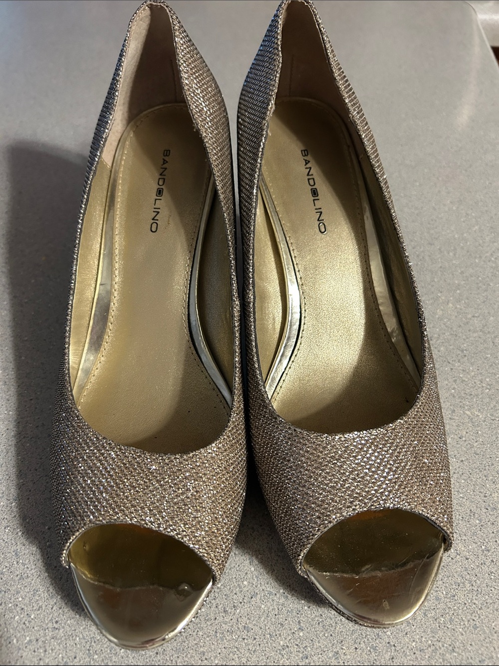 Bandolino sz 10 Metallic/Sequin Look - Gold Peep-Toe 3.5 inch Heels.